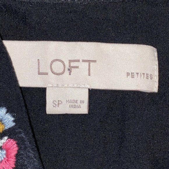 Ann Taylor Loft Floral Embroidered Bell Sleeve V-Neck Blouse Size Small Petite - Picture 6 of 8